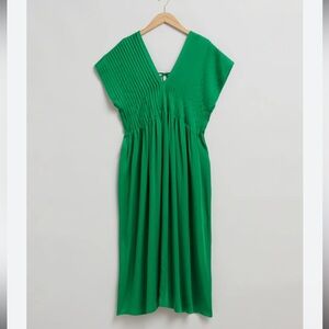 & Other Stories Kelly Green Pleated V-Neck Midi Dress
